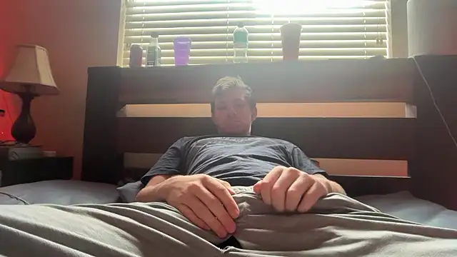 Snapshot of eddieeeeee1232 chatting on 10-25-25, 02:46 eddieeeeee1232 online show from 10-25-25, 02:46