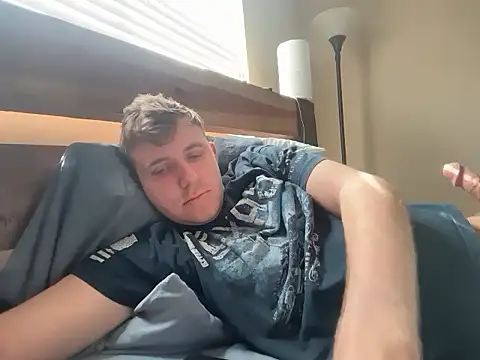 Snapshot of eddieeeeee1232 chatting on 12-15-25, 06:01 eddieeeeee1232 online show from 12-15-25, 06:01