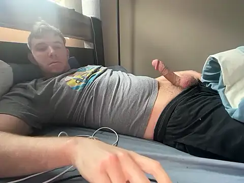 Snapshot of eddieeeeee1232 chatting on 12-17-25, 05:08 eddieeeeee1232 online show from 12-17-25, 05:08