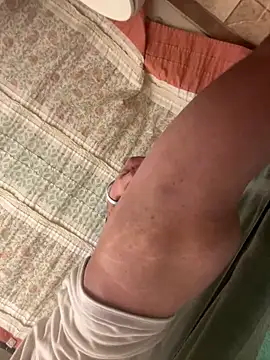 Snapshot of LilCheeky chatting on 10-25-25, 06:10 LilCheeky online show from 10-25-25, 06:10