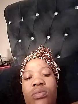 Snapshot of CaramelBoootie chatting on 11-11-25, 07:30 CaramelBoootie online show from 11-11-25, 07:30