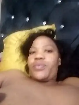 Snapshot of CaramelBoootie chatting on 11-11-25, 07:47 CaramelBoootie online show from 11-11-25, 07:47