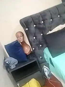 Snapshot of CaramelBoootie chatting on 11-21-25, 06:06 CaramelBoootie online show from 11-21-25, 06:06