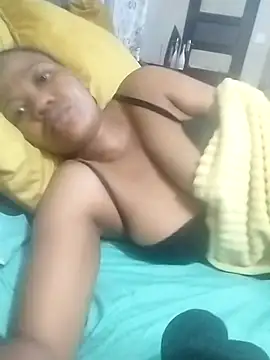 Snapshot of CaramelBoootie chatting on 01-12-26, 05:40 CaramelBoootie online show from 01-12-26, 05:40