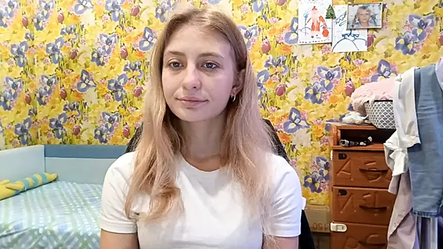 Snapshot of AmeliLia chatting on 10-24-25, 06:32 AmeliLia online show from 10-24-25, 06:32