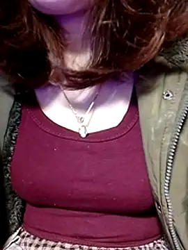 YiyinLy online show from 01-11-26, 09:09