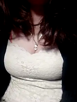 YiyinLy online show from 02-11-26, 09:20