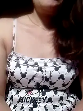 YiyinLy online show from 04-03-26, 09:13