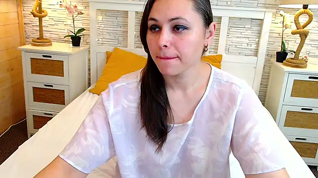 Snapshot of Soft_Lilly chatting on 11-25-25, 06:13 Soft Lilly online show from 11-25-25, 06:13