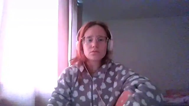 Snapshot of LuckySLove chatting on 06-08-26, 05:35 LuckySLove online show from 06-08-26, 05:35