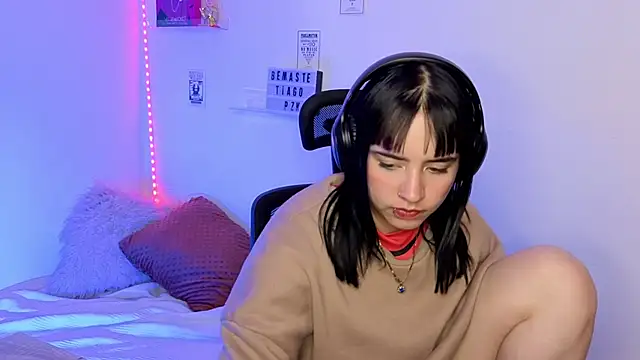 Emily Lindey online show from 03-27-26, 08:26