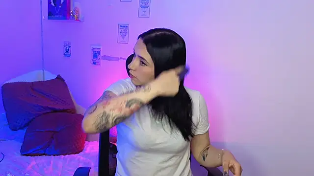 Emily Lindey online show from 04-14-26, 03:56