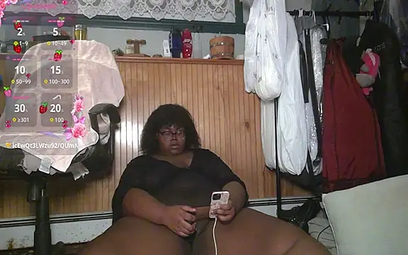 Snapshot of TheChubbySiren chatting on 11-01-25, 01:40 TheChubbySiren online show from 11-01-25, 01:40