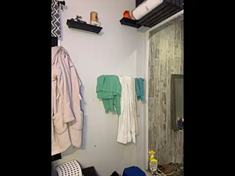 Snapshot of queenkelly1234 chatting on 11-21-25, 11:14 queenkelly1234 online show from 11-21-25, 11:14