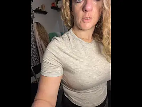 Snapshot of queenkelly1234 chatting on 11-23-25, 07:46 queenkelly1234 online show from 11-23-25, 07:46