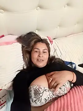 Snapshot of _Pamelamilf chatting on 10-18-25, 10:21 Pamelamilf online show from 10-18-25, 10:21