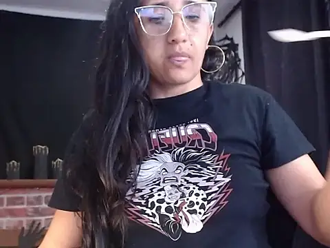 Snapshot of Lucyy_Naugthy chatting on 10-20-25, 12:27 Lucyy Naugthy online show from 10-20-25, 12:27