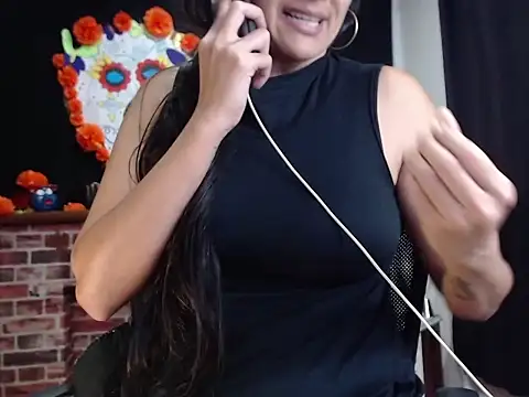 Snapshot of Lucyy_Naugthy chatting on 11-17-25, 01:28 Lucyy Naugthy online show from 11-17-25, 01:28