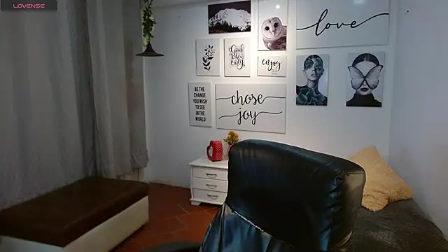 Snapshot of AmethystShadow17 chatting on 12-03-25, 04:49 AmethystShadow17 online show from 12-03-25, 04:49