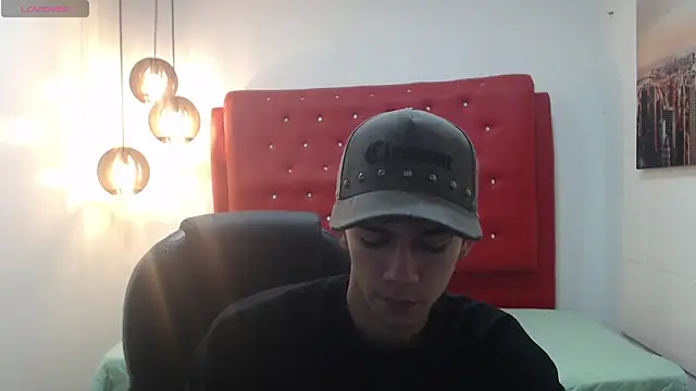 Snapshot of AmethystShadow17 chatting on 12-14-25, 04:12 AmethystShadow17 online show from 12-14-25, 04:12