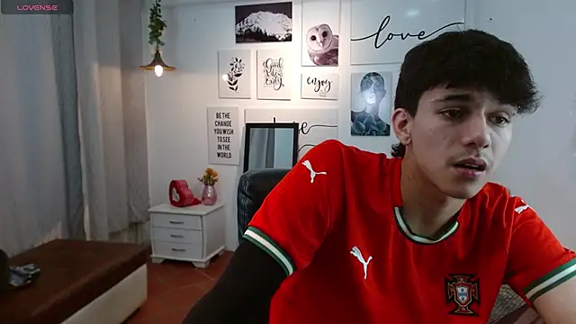 Snapshot of AmethystShadow17 chatting on 12-19-25, 09:44 AmethystShadow17 online show from 12-19-25, 09:44