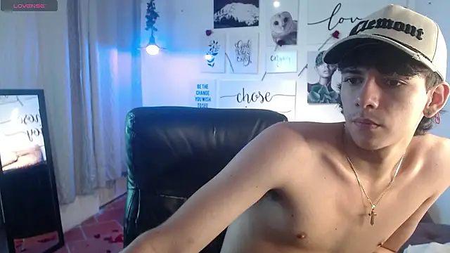 Snapshot of AmethystShadow17 chatting on 02-13-26, 07:43 AmethystShadow17 online show from 02-13-26, 07:43