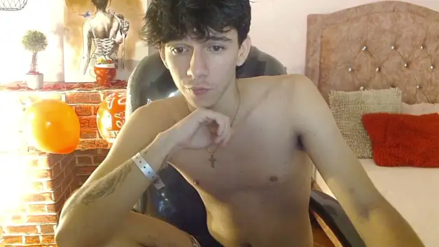 Snapshot of AmethystShadow17 chatting on 02-15-26, 01:20 AmethystShadow17 online show from 02-15-26, 01:20