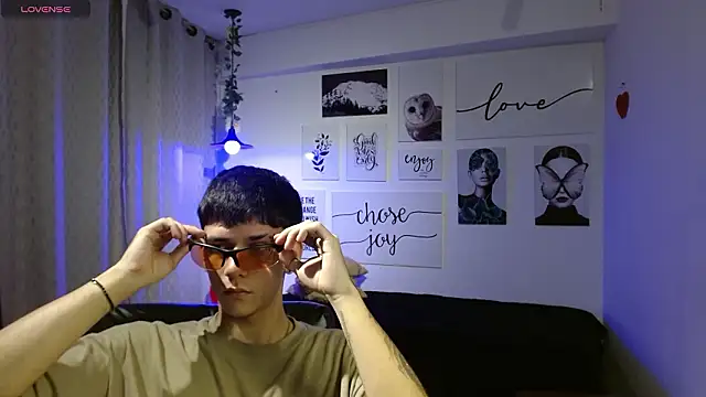 Snapshot of AmethystShadow17 chatting on 03-09-26, 07:40 AmethystShadow17 online show from 03-09-26, 07:40