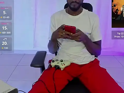 Snapshot of BenhtenBlack25 chatting on 10-20-25, 01:28 BenhtenBlack25 online show from 10-20-25, 01:28