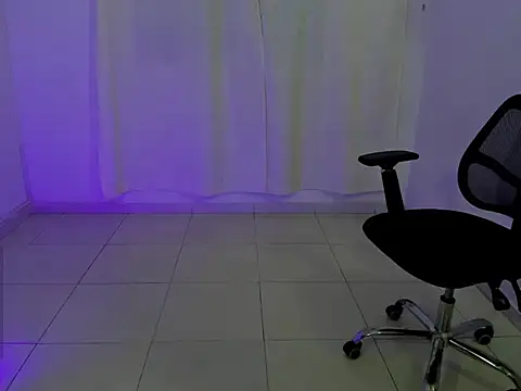 Snapshot of BenhtenBlack25 chatting on 11-06-25, 05:36 BenhtenBlack25 online show from 11-06-25, 05:36