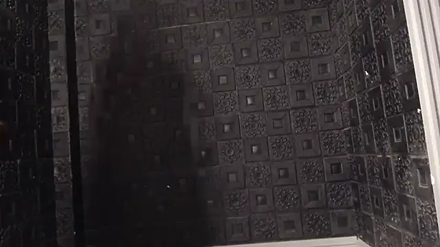 Snapshot of Yvonny27 chatting on 11-17-25, 06:41 Yvonny27 online show from 11-17-25, 06:41