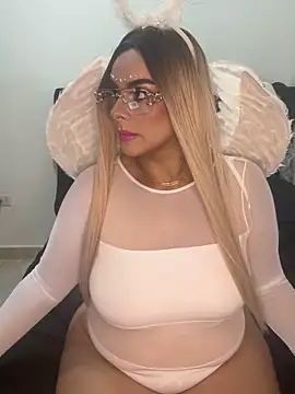 Snapshot of BBWCami_ chatting on 10-29-25, 11:56 BBWCami online show from 10-29-25, 11:56