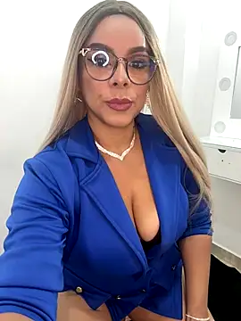 Snapshot of BBWCami_ chatting on 11-01-25, 12:29 BBWCami online show from 11-01-25, 12:29