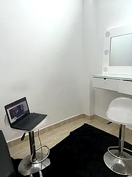 Snapshot of BBWCami_ chatting on 11-04-25, 12:15 BBWCami online show from 11-04-25, 12:15