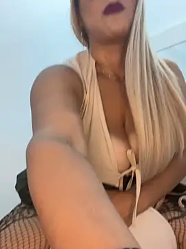 Snapshot of BBWCami_ chatting on 11-13-25, 01:43 BBWCami online show from 11-13-25, 01:43