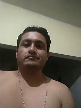 Snapshot of checheludo23 chatting on 11-19-25, 08:25 checheludo23 online show from 11-19-25, 08:25