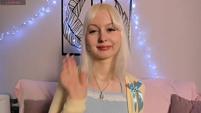 Snapshot of AdeleSilver chatting on 10-31-25, 02:01 AdeleSilver online show from 10-31-25, 02:01