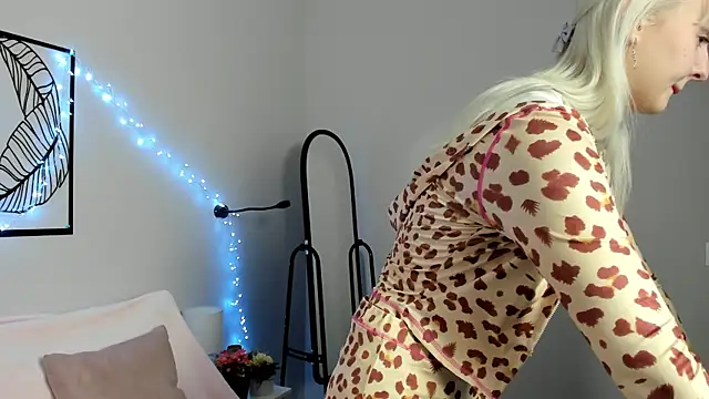 Snapshot of AdeleSilver chatting on 11-12-25, 02:12 AdeleSilver online show from 11-12-25, 02:12