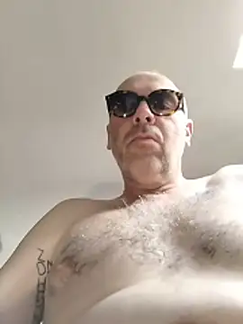 Snapshot of nicolaspgarnier chatting on 06-01-26, 09:33 nicolaspgarnier online show from 06-01-26, 09:33