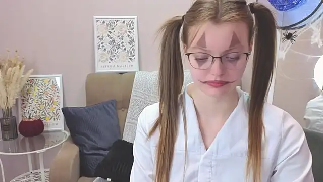 Snapshot of Dear_Jessica chatting on 10-30-25, 10:16 Dear Jessica online show from 10-30-25, 10:16