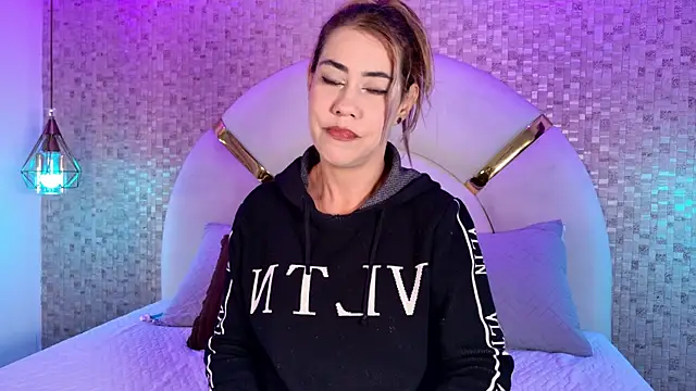 emmy rose25 online show from 03-22-26, 11:57