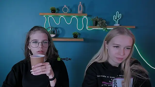 Snapshot of lulu_fly_ chatting on 10-24-25, 08:33 lulu fly online show from 10-24-25, 08:33