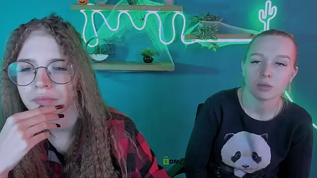 Snapshot of lulu_fly_ chatting on 10-30-25, 10:06 lulu fly online show from 10-30-25, 10:06