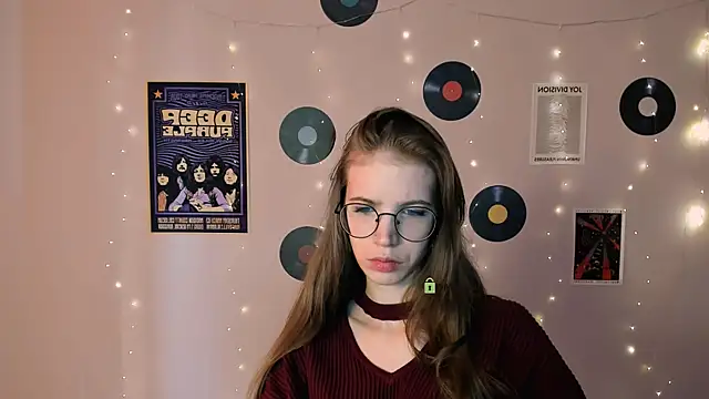 Snapshot of lulu_fly_ chatting on 11-15-25, 09:50 lulu fly online show from 11-15-25, 09:50