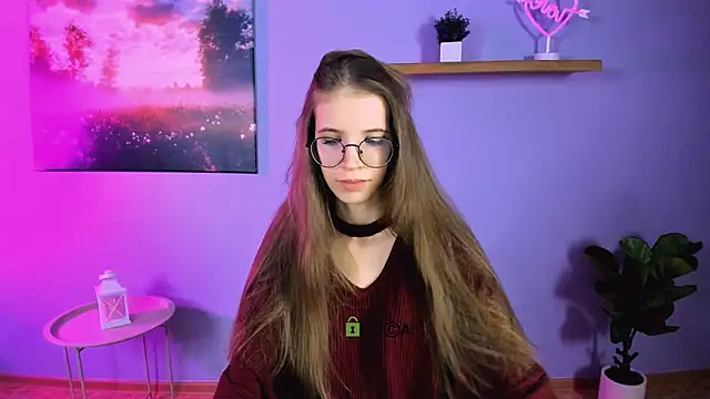 Snapshot of lulu_fly_ chatting on 11-17-25, 07:30 lulu fly online show from 11-17-25, 07:30