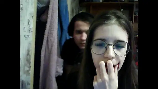 Snapshot of lulu_fly_ chatting on 12-17-25, 08:20 lulu fly online show from 12-17-25, 08:20