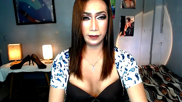 littleredbunny27 online show from 04-10-26, 12:32