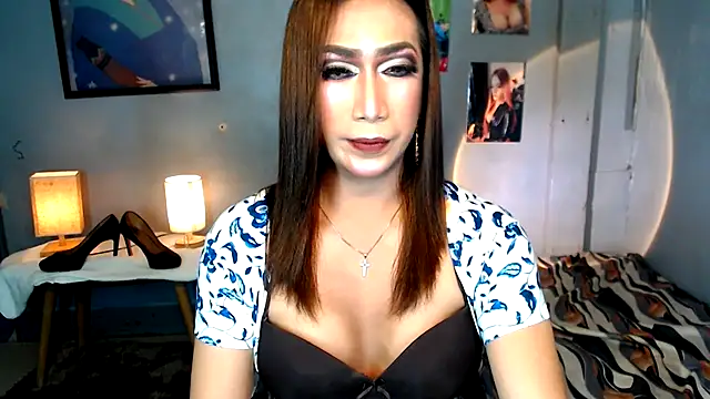 littleredbunny27 online show from 05-25-26, 08:15