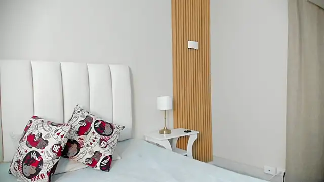 Snapshot of FireGuy_99 chatting on 10-22-25, 01:33 FireGuy 99 online show from 10-22-25, 01:33