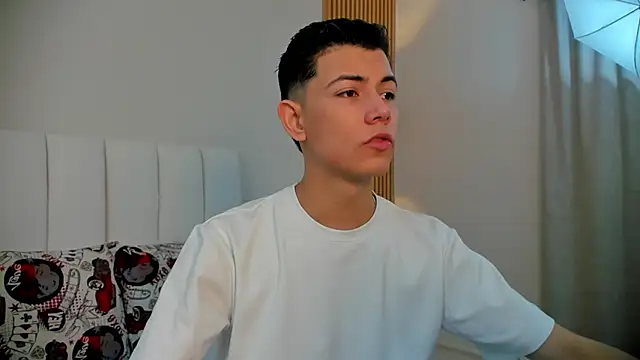 Snapshot of FireGuy_99 chatting on 12-03-25, 12:47 FireGuy 99 online show from 12-03-25, 12:47